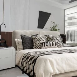 Staunton And Henry Black And White Pattern Bed Cushion Set